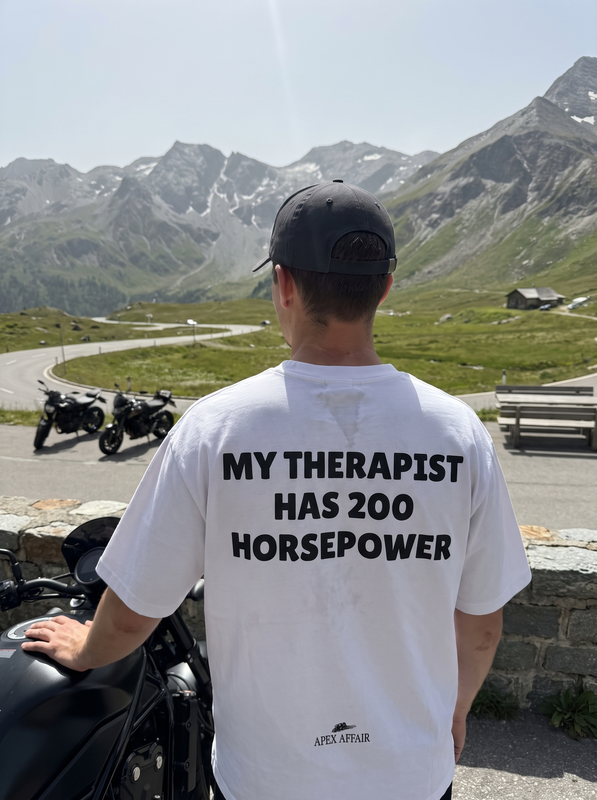 My Therapist has 200 Horsepower Oversized Shirt am Alpenpass